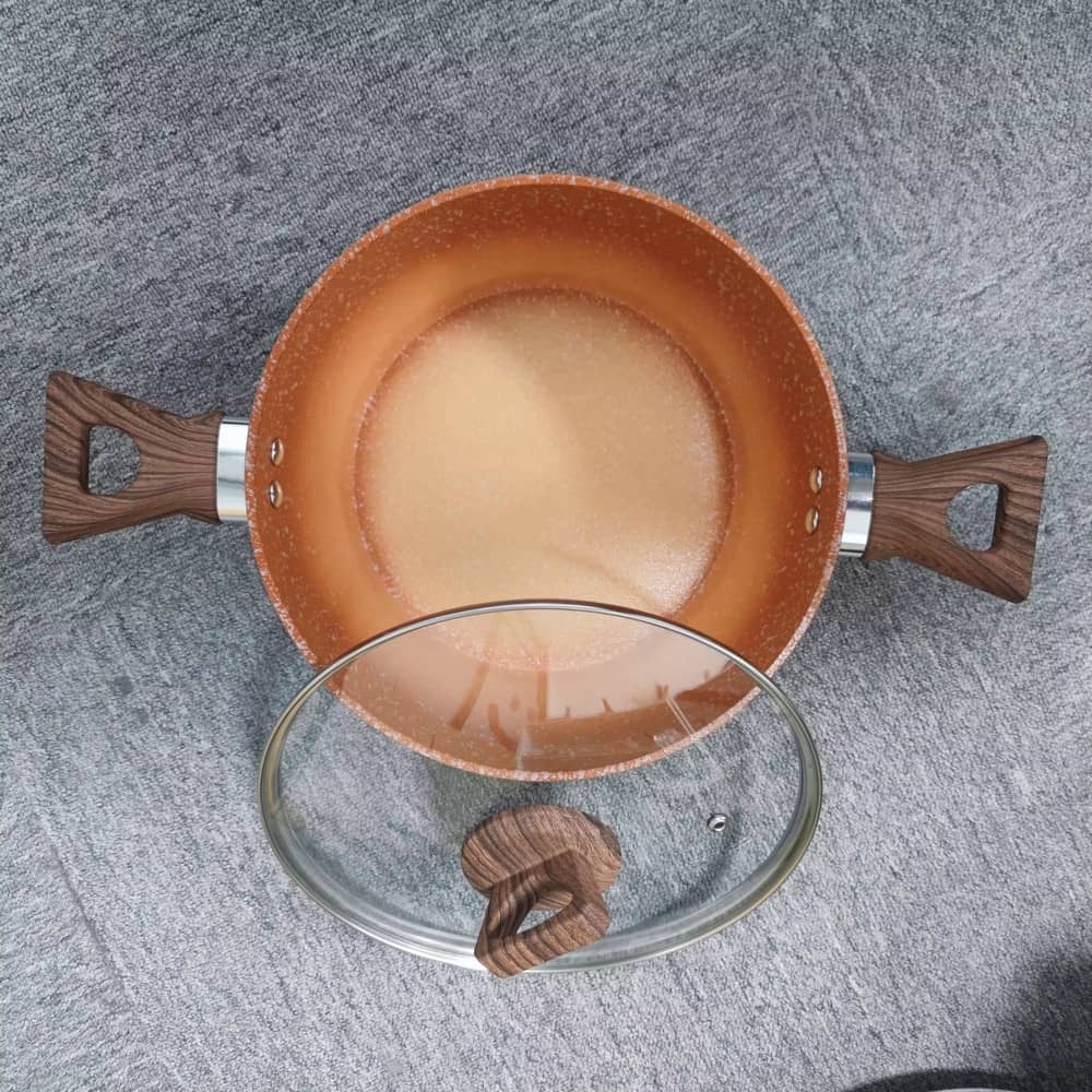 ปลอดสารพิษด้านล่างเหนี่ยวนำ nonstick หล่อหม้อปรุงอาหารหม้อตุ๋นพร้อมสัมผัสที่นุ่มนวล